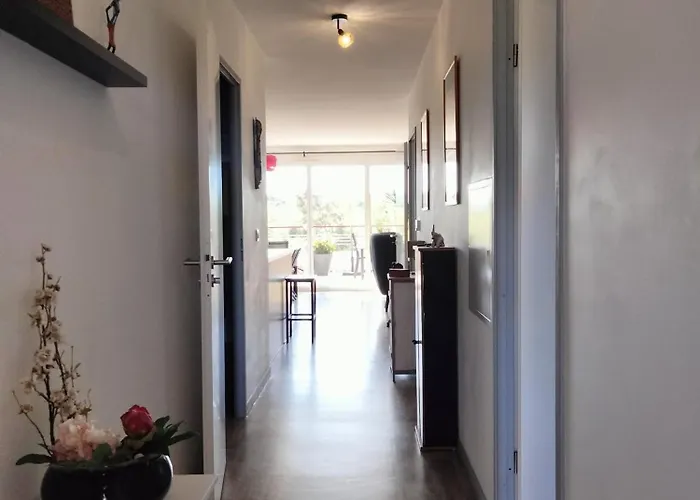 Lawrence House Barnes * Bidart